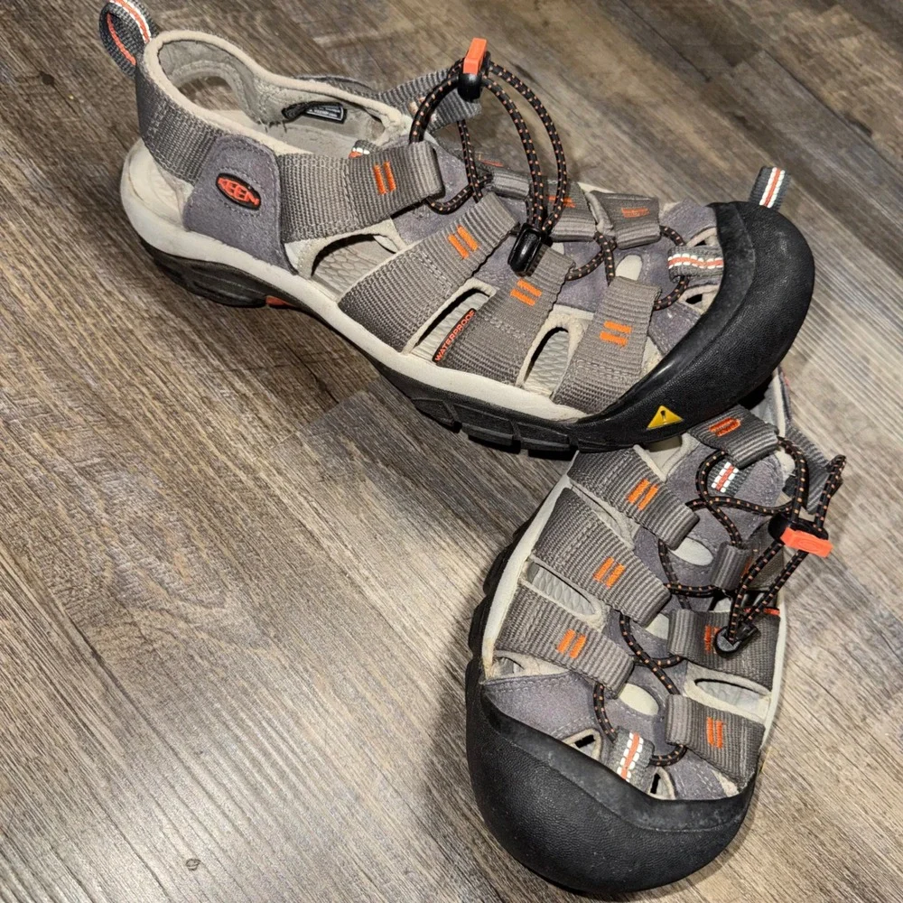 KEEN Men's Newport H2 Closed Toe Water Sandals - Magnet Gray / Orange - Size 9